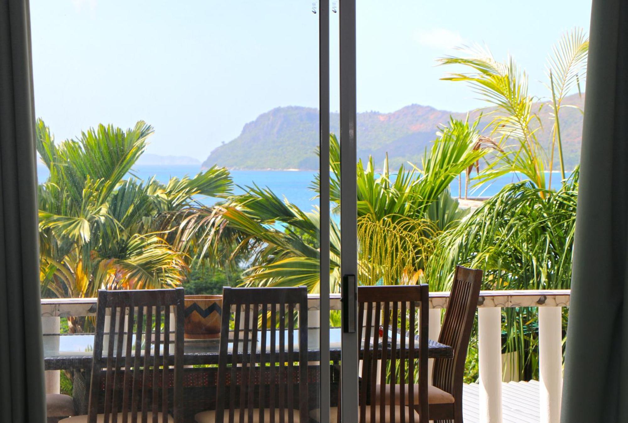 Ocean Blue Bay Apartment Anse Volbert Village  Bagian luar foto