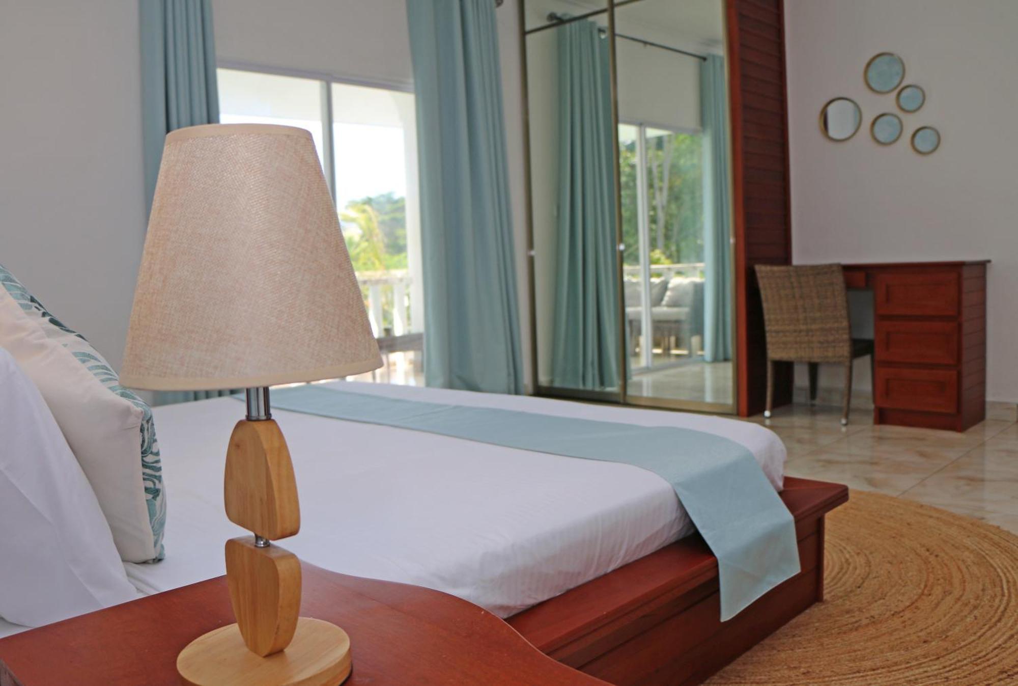 Ocean Blue Bay Apartment Anse Volbert Village  Bagian luar foto